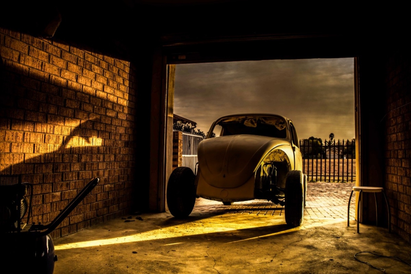 carrosserie-COURSEGOULES-min_car_garage_volkswagen_sunset_vw_beetle-81658